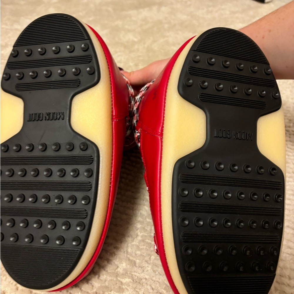 NWT Moon Boot Red Patterned Shoes size 7/7.5 - Picture 4 of 5